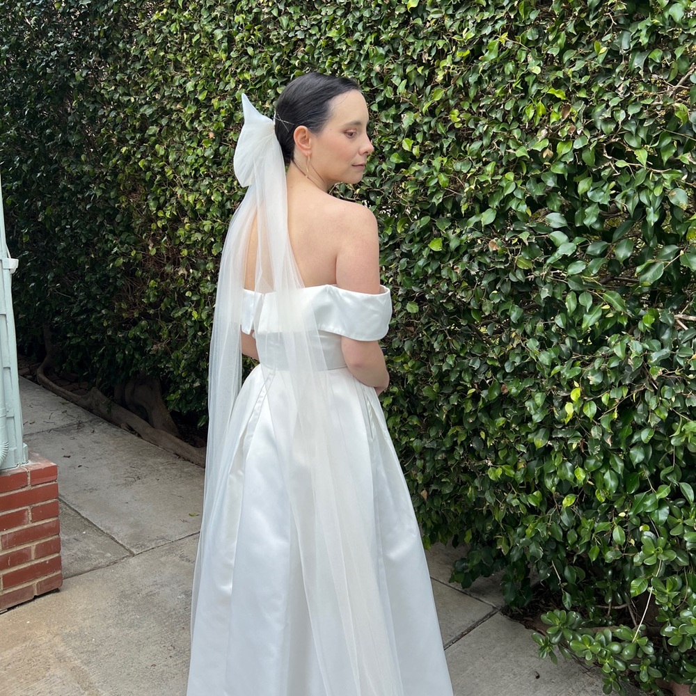 Off shoulder Aline satin wedding Gown with leg slit - Picture 5 of 5